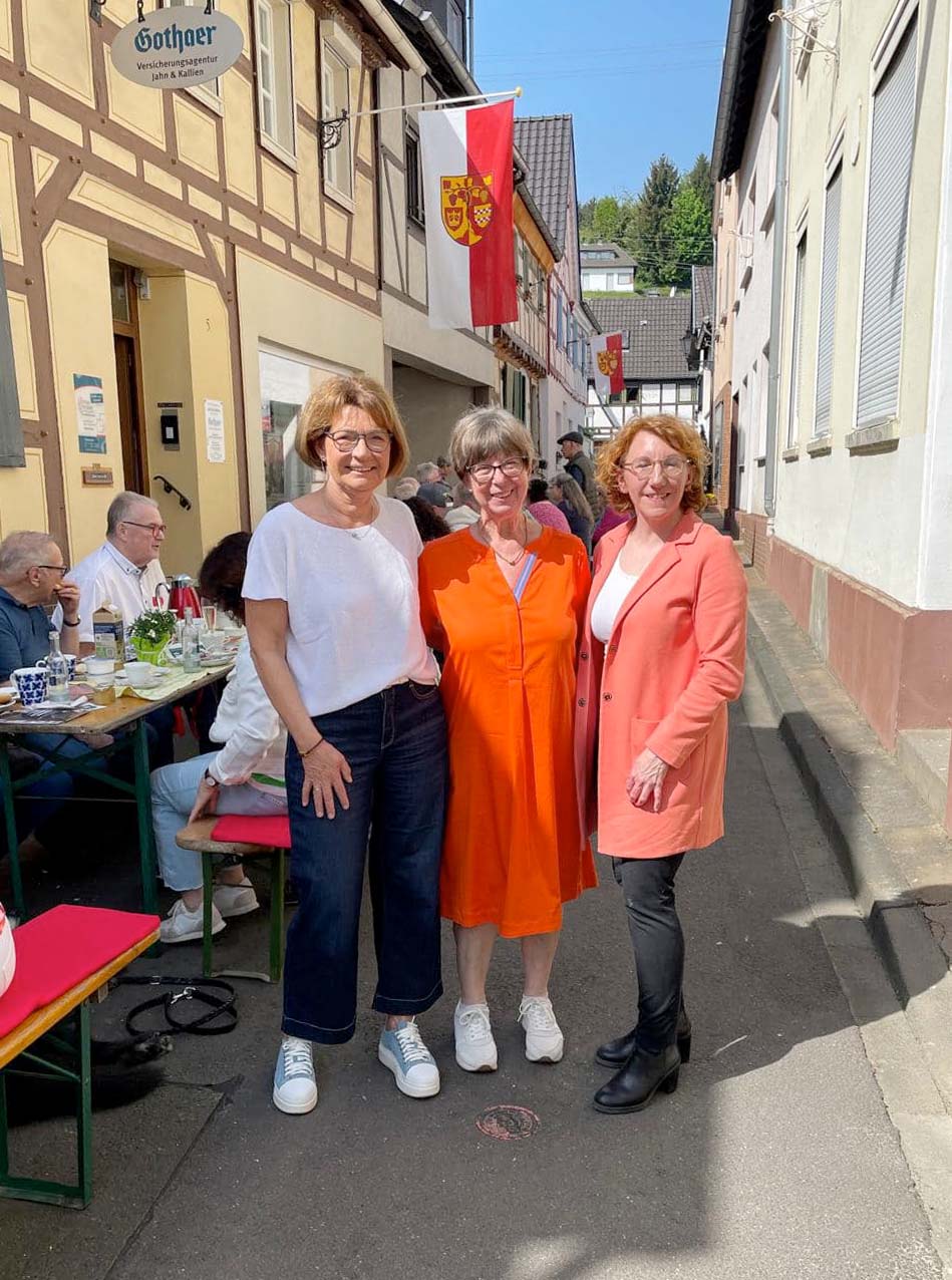 Sabine Glaser, Angela Linden und Susanne Müller beim Bürgerfrühstück in Oberwinter