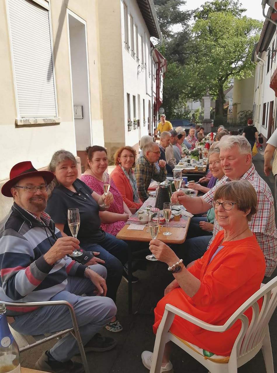 Gut besucht: das Bürgerfrühstück am 01. Mai in Oberwinter